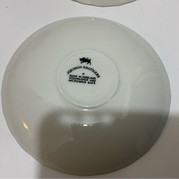 2 - Johnson Bros made in England Snowhite Regency Saucer - Picture 6 of 9